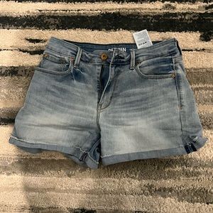 Levi Jean shorts -light wash